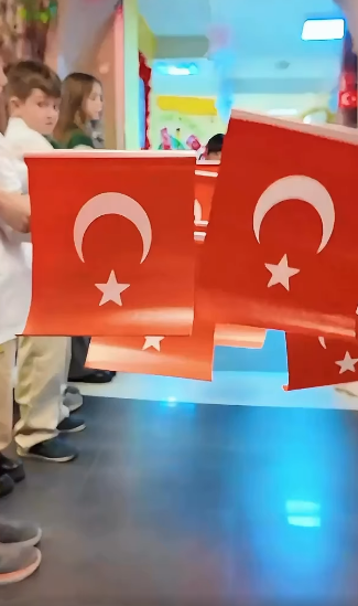 Bir çocuğun merakında, cesaretinde, keşiflerinde ve hayallerinde Cumhuriyetimizin aydınlık geleceği var.